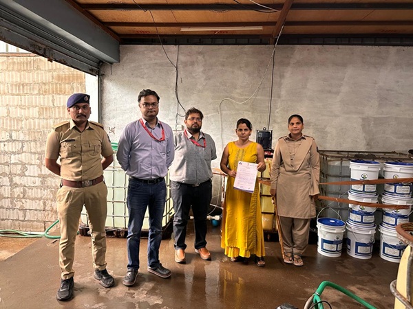 ભારતીય માનક બ્યૂરોએ ISI માર્ક વિના ડીઝલ એન્જિન NOx રિડક્શન એજન્ટ AUS 32 બનાવતા યુનિટ પર દરોડા પાડ્યા