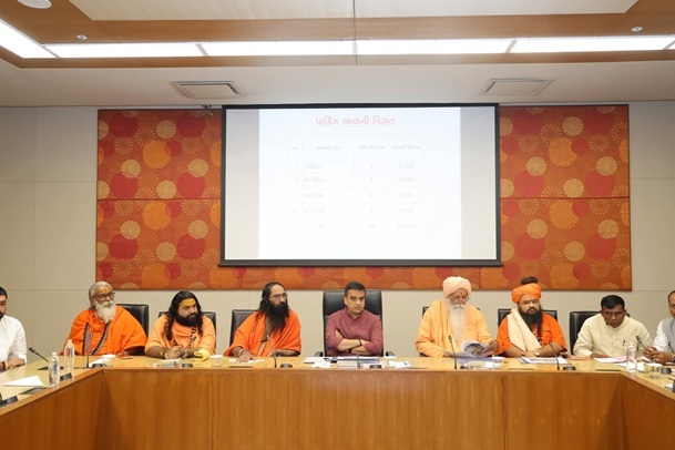 મહાશિવરાત્રી મેળાના સુચારૂ આયોજન અંગે નાયબ મુખ્યમંત્રી શ્રી હર્ષ સંઘવીની અધ્યક્ષતામાં સાધુ-સંતો અને વહીવટી તંત્ર સાથે મહત્વની બેઠક યોજાઈ